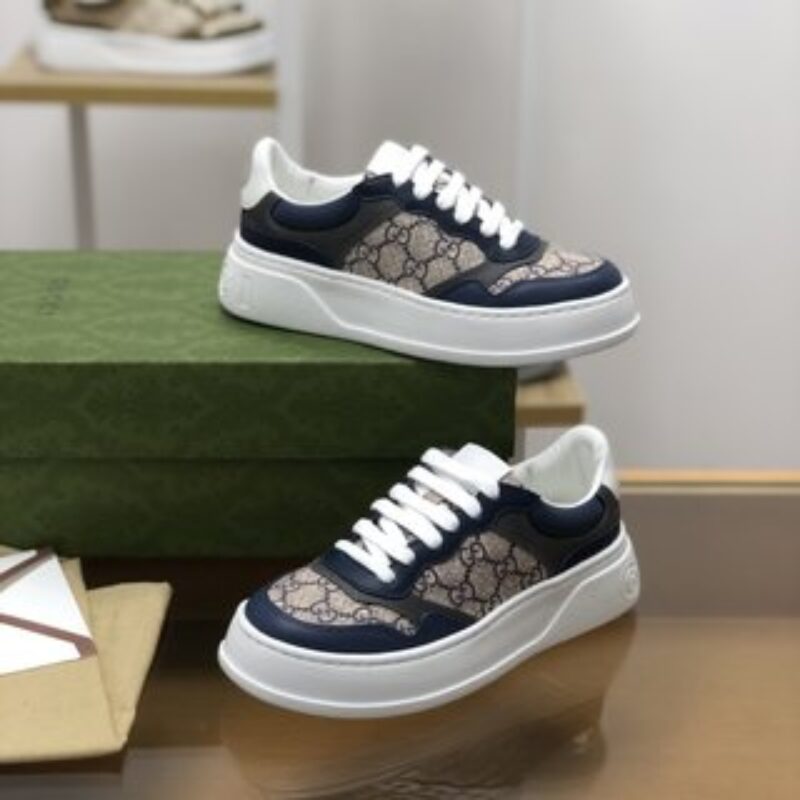 GUCCI古驰   采用牛皮材质GG印花帆布情侣款运动鞋