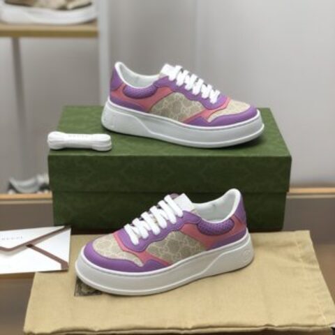 GUCCI古驰   采用牛皮材质GG印花帆布女款运动鞋