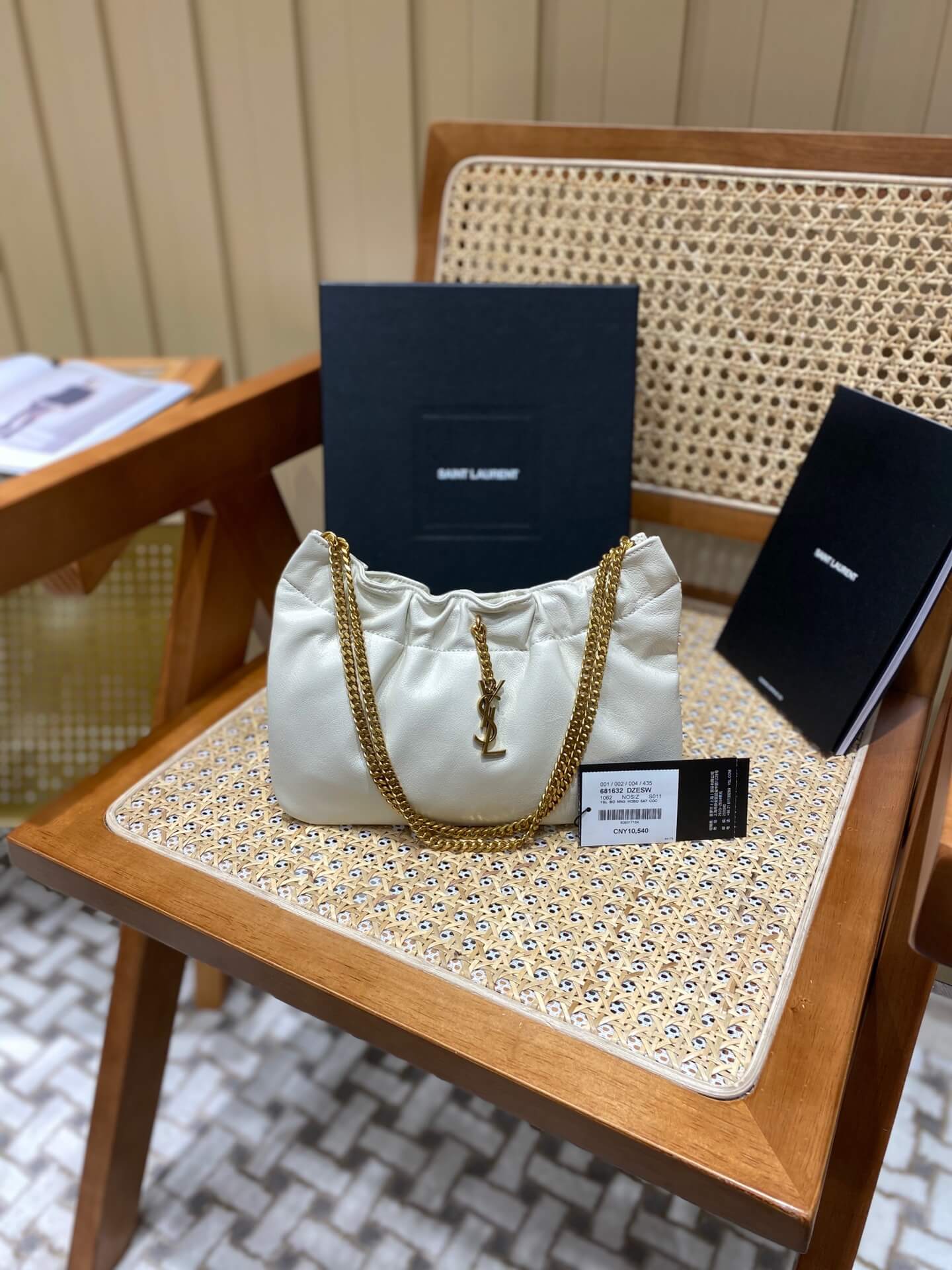 YSL ホワイト　ポシェット i1651418489_1395_0.jpg