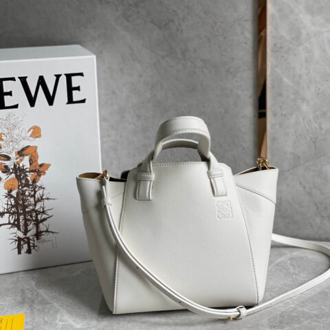 LOEWE罗意威 Hammock Nugget 吊床包 0675白色