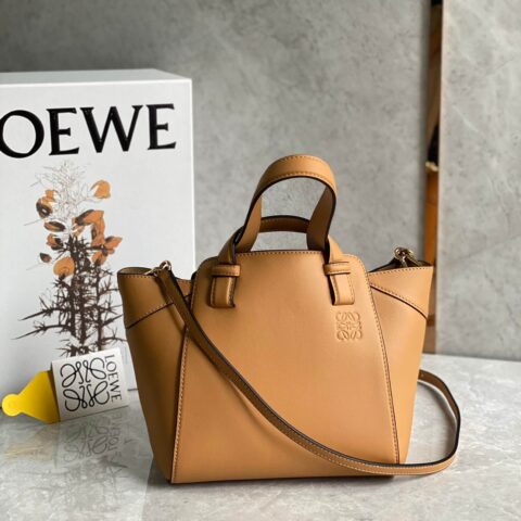 LOEWE罗意威 Hammock Nugget 吊床包 0675焦糖色