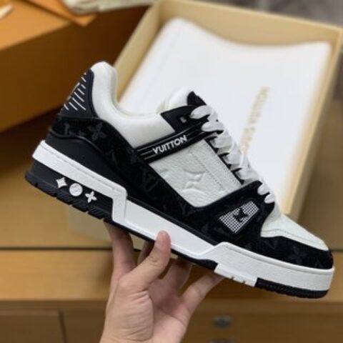 LV/路易威登   黑色牛仔布拼接白色牛皮制成男士运动跑鞋