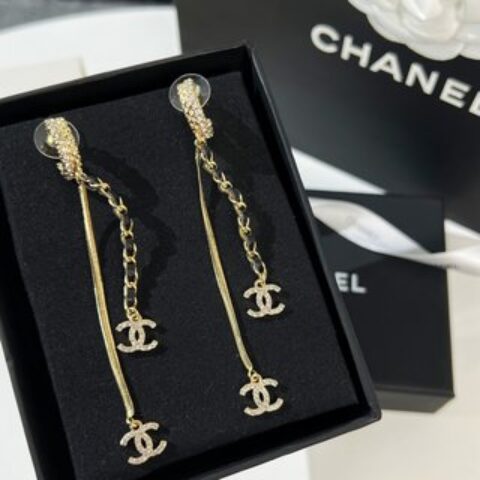 新款☑️CHANEL香奈儿双c流苏黑皮绳耳钉耳环