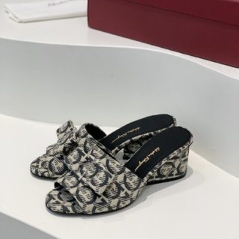 salvatore Ferragamo  ✔️菲拉格慕春夏新款Viva粗跟露趾凉拖鞋