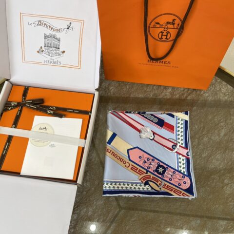 Hermes爱马仕『马镫竞赛』100%真丝方巾