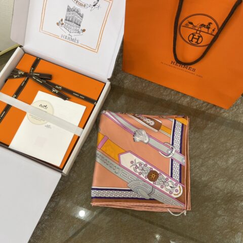 Hermes爱马仕『马镫竞赛』100%真丝方巾