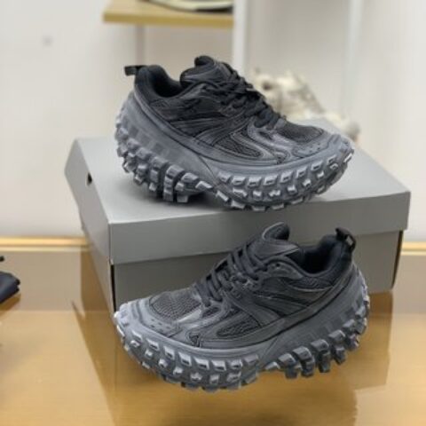 BALENCIAGA巴黎世家   皮革且以尼龙和网布材质巴黎情侣款鞋