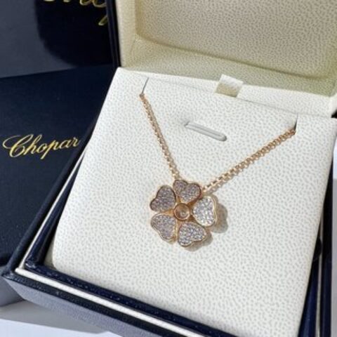 萧邦PRECIOUS LACE VAGUE 5心满钻项链 耳拍 手镯