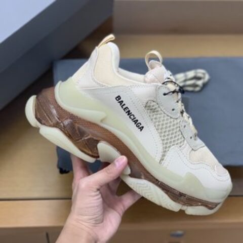 Balenciaga巴黎世家   侧帮刺绣标识男女款巴黎老爹鞋