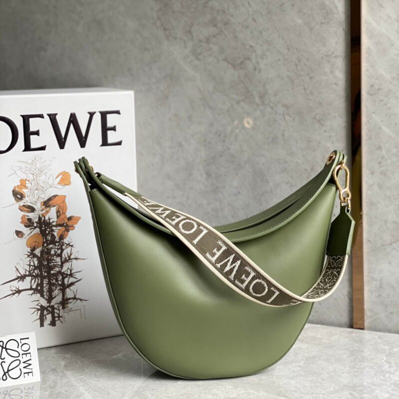 LOEWE罗意威 Luna 半月包 0676牛油果绿