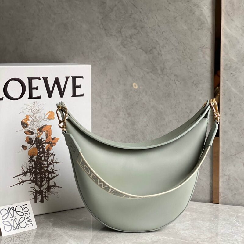 LOEWE罗意威 Luna 半月包 0676雾霾蓝