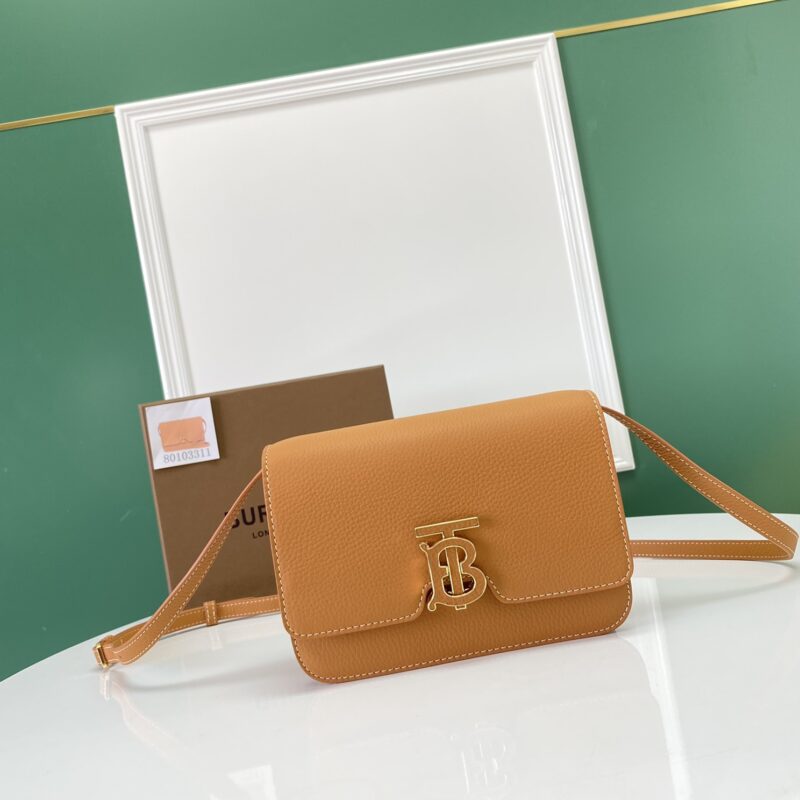 Burberry巴宝莉粒纹皮革TB 专属标识锁扣包