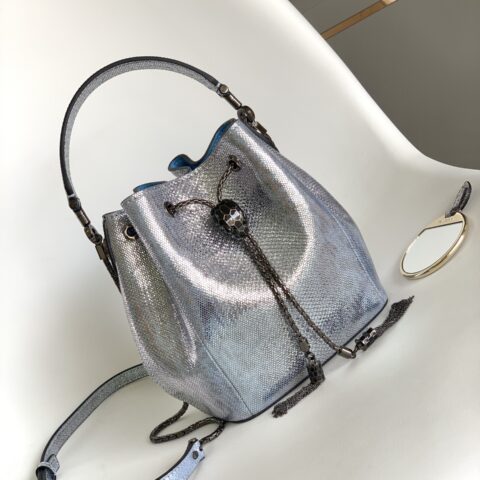 BVLGARI宝格丽尼亚加拉蓝宝石蓝色金属质感水蛇皮水桶包287436