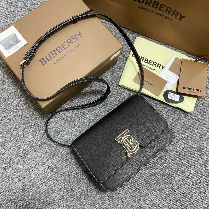 Burberry巴宝莉粒纹皮革TB 专属标识锁扣包