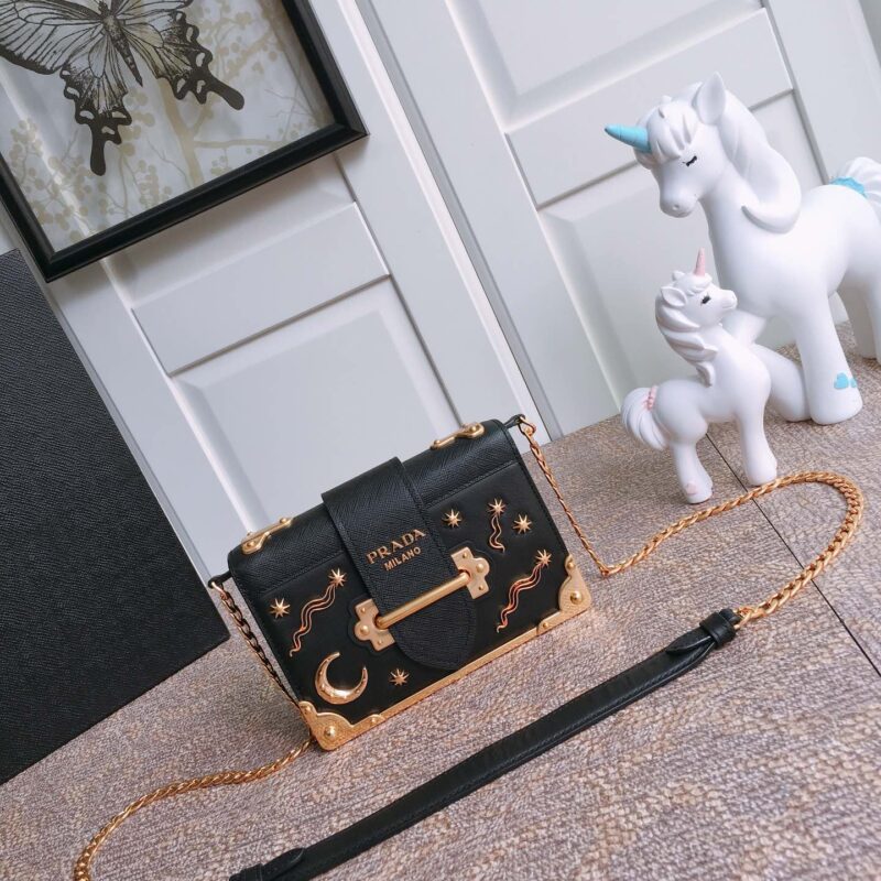 PRADA普拉达进口牛皮斜挎包1BH018