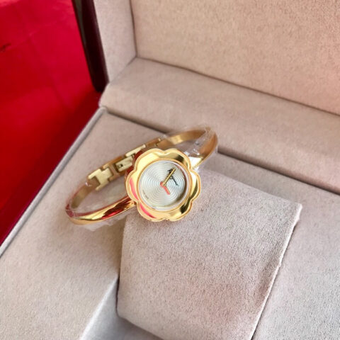 🎉🎉新款专柜同步上新！菲拉格慕（Ferragamo） Salvatore 女士手表花朵造型26mm蓝宝石玻璃瑞士石英机芯
