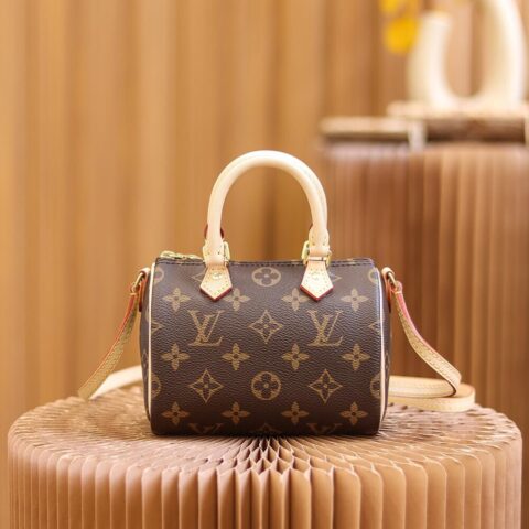 LV 𝐍𝐀𝐍𝐎 𝐒𝐏𝐄𝐄𝐃𝐘枕头包系列M61252