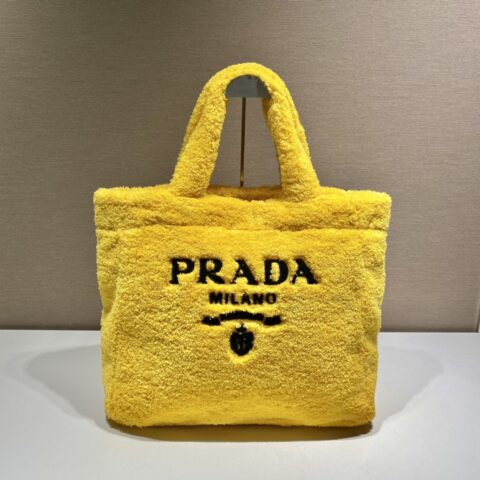 PRADA普拉达毛绒绒托特包1BG130