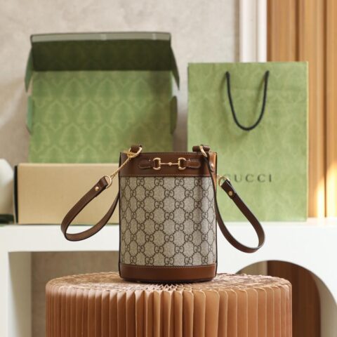 GUCCI 637115 马衔扣系列水桶包