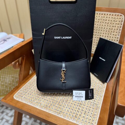 Saint laurent Ysl LE 5 À 7 平纹腋下包 657228黑色