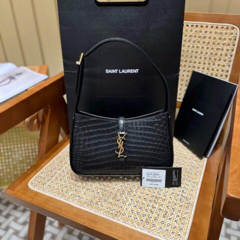 Saint laurent Ysl LE 5 À 7 鳄鱼纹腋下包 657228黑色