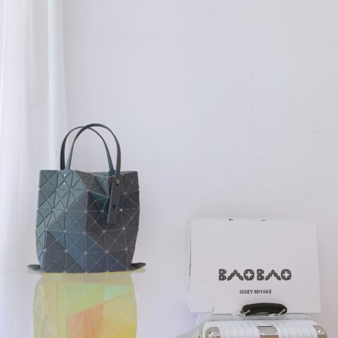 ISSEY MIYAKE 新品三月樱花季限定色手提袋0087