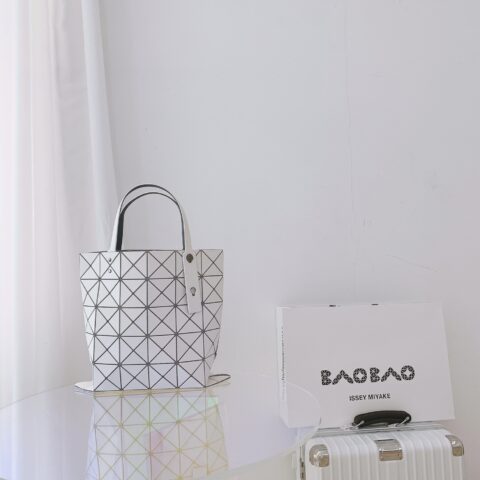 ISSEY MIYAKE 新品三月樱花季限定色手提袋0087