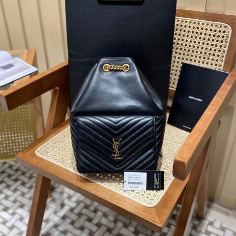 Saint laurent Ysl 𝐉𝐨𝐞 𝐛𝐚𝐜𝐤𝐩𝐚𝐜𝐤 “V”型绗缝双肩包 672609黑色