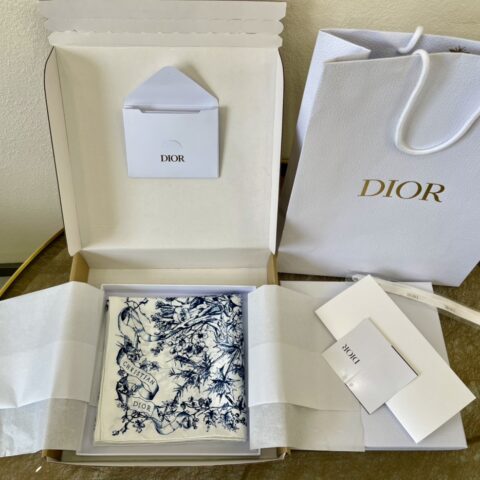 Dior迪奥100%真丝茹伊印花方巾