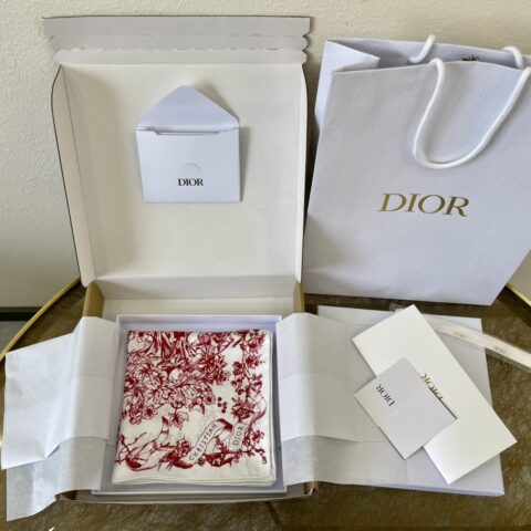 Dior迪奥100%真丝茹伊印花方巾