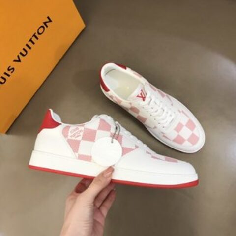 LV/路易威登   用棋盘格印花头层牛皮制作男士经典休闲运动鞋