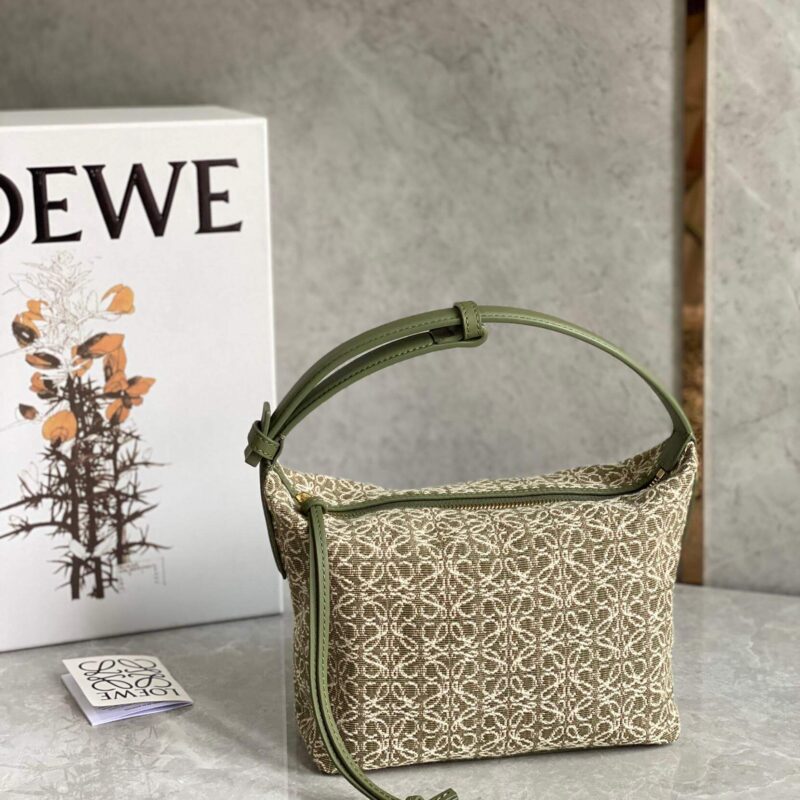 Loewe罗意威 Cubi绣花便当包腋下包 0559小号绿色