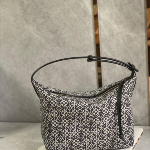 Loewe罗意威 Cubi绣花便当包腋下包 0558大号黑色