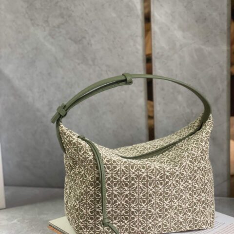 Loewe罗意威 Cubi绣花便当包腋下包 0558大号绿色