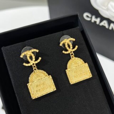 新款☑️CHANEL香奈儿 金色 双c包包👜 耳钉耳环