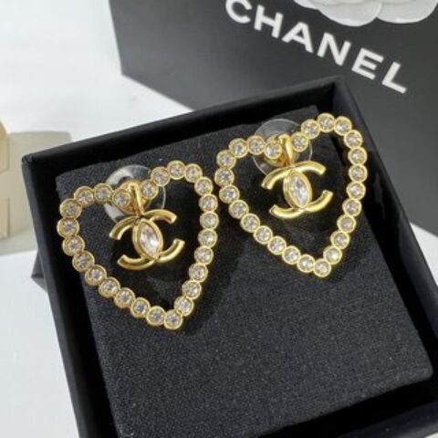 新款☑️CHANEL香奈儿双c 满钻桃心耳钉耳环
