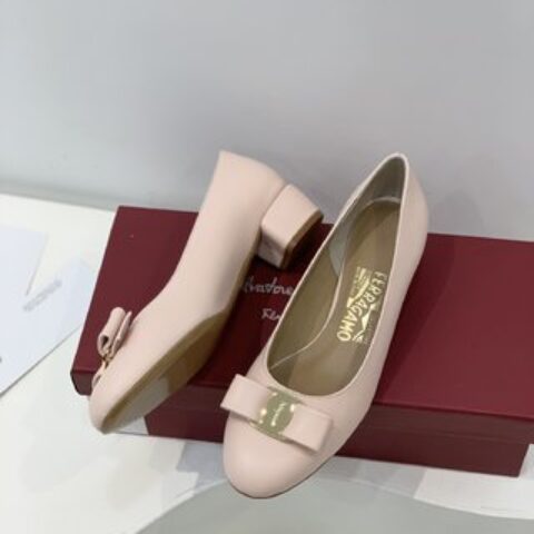 alvatore Ferragamo  ✔️菲拉格慕Vara蝴蝶结经典款半内里中跟单鞋