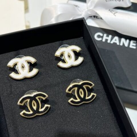 新款☑️CHANEL香奈儿双c 珐琅滴油黑白耳钉耳环