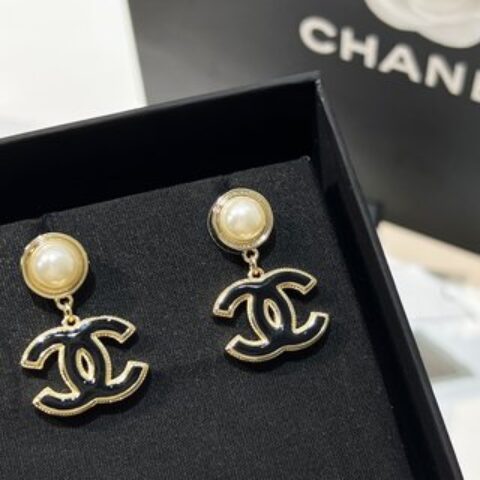 新款☑️CHANEL香奈儿双c 珍珠珐琅滴油耳钉耳环
