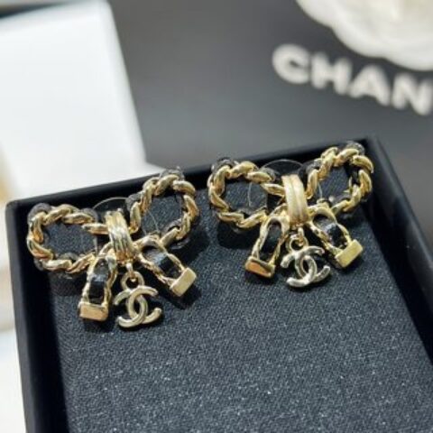 新款☑️CHANEL香奈儿双c 黑皮绳蝴蝶结耳钉耳环