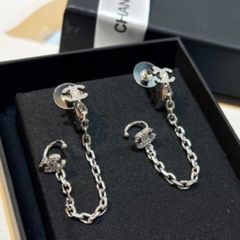 新款☑️CHANEL香奈儿双c满钻耳钉耳夹