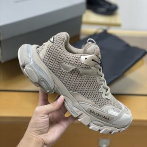 BALENCIAGA巴黎世家   巴黎22夏季新品TRACK.3  粉色/黑色/杏色网布运动鞋