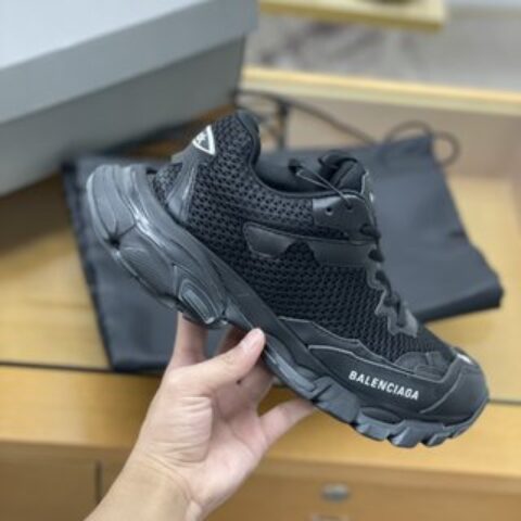 BALENCIAGA巴黎世家   巴黎22夏季新品TRACK.3  粉色/黑色/杏色网布运动鞋