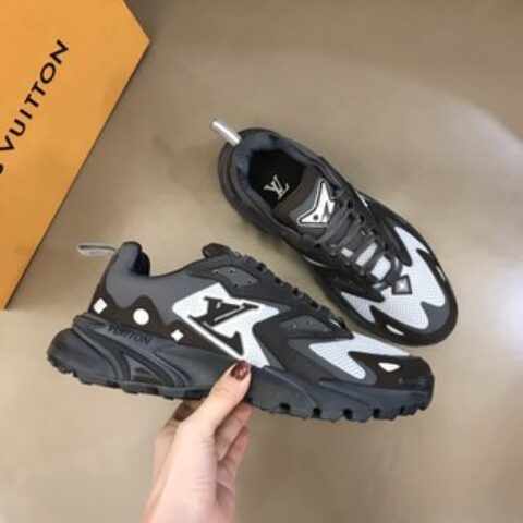 LV/路易威登   2022混合网格织物和牛皮革制成的麂皮Runner Tatic 运动鞋