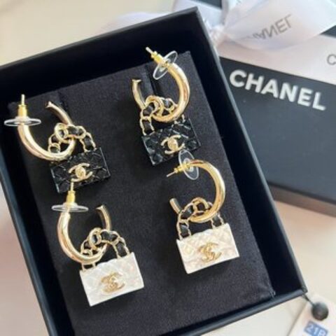 新款☑️CHANEL香奈儿双c包包👜耳钉耳环