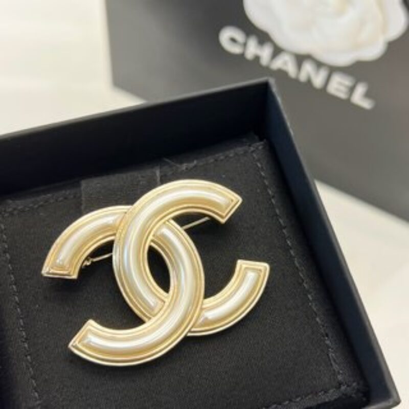 新款☑️CHANEL香奈儿双c亚克力胸针
