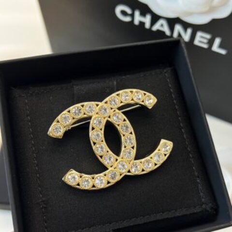 新款☑️CHANEL香奈儿双c 金色满钻胸针