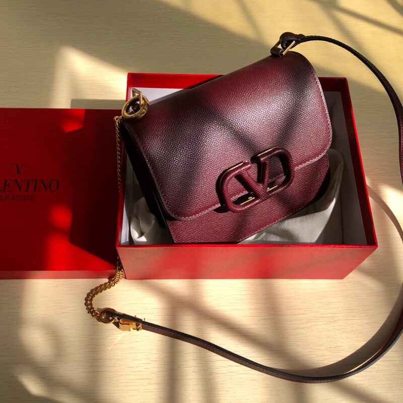 Valentino华伦天奴进口牛皮手掌纹大V扣复古单肩包0074S