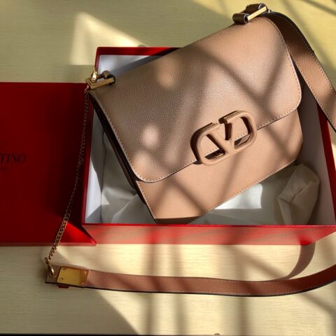 Valentino华伦天奴进口牛皮手掌纹大V扣复古单肩包0074L