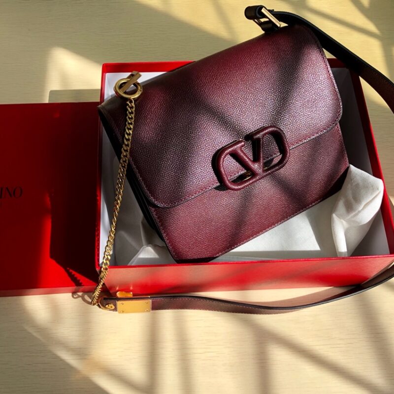 Valentino华伦天奴进口牛皮手掌纹大V扣复古单肩包0074L